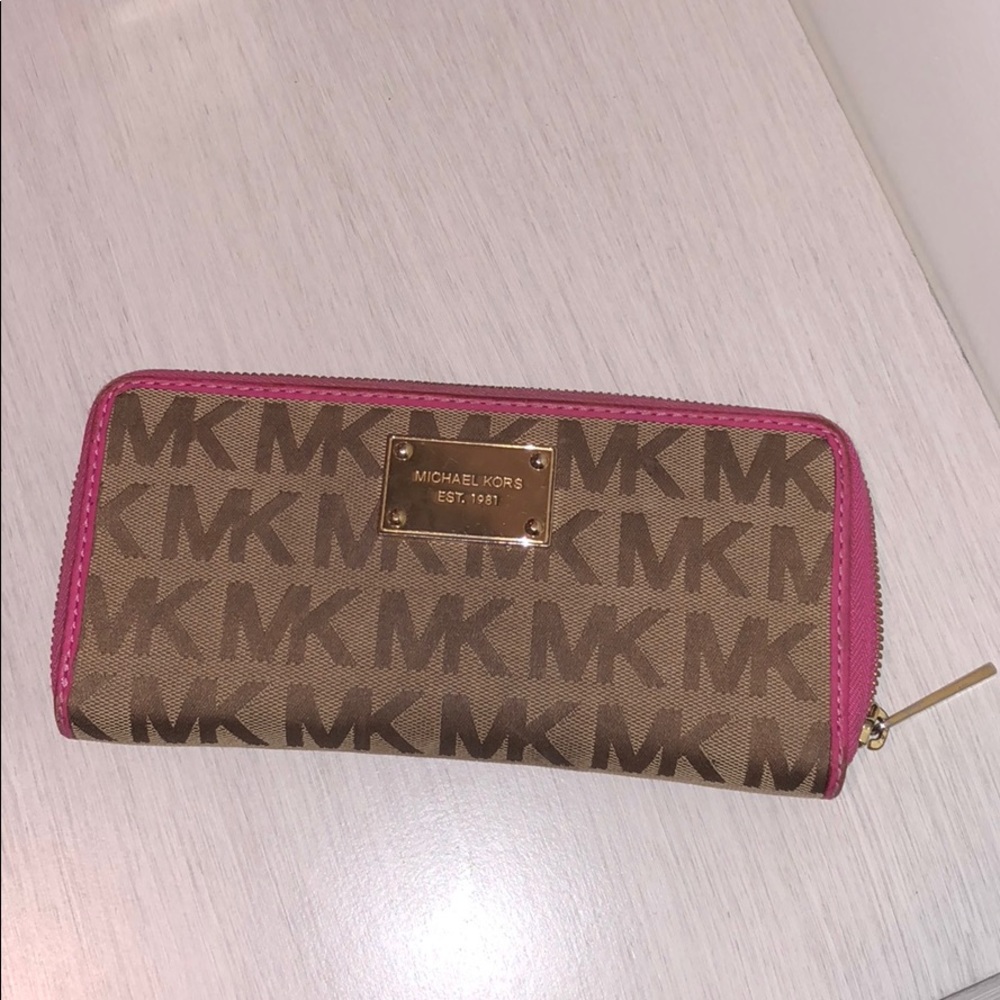 Michael Kors Signature wallet